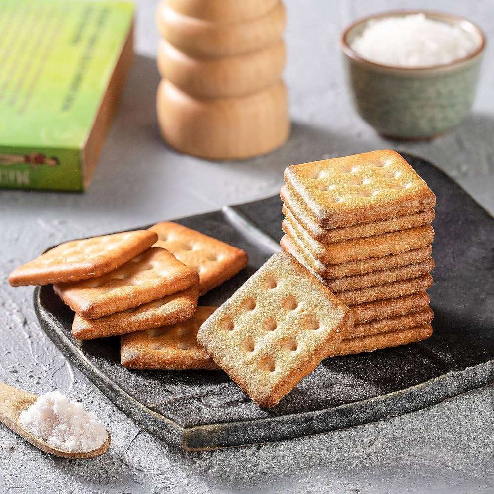 Britannia 50 50 SWEET & SALTY Biscuit 28.4g - Image 2