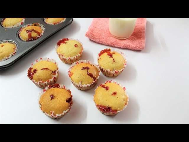 Britannia Muffills STRAWBERRY Cake 30g - Image 4