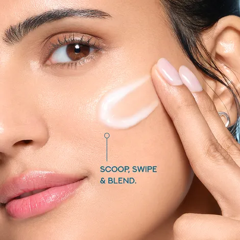 Pond's Light Moisturiser Glowing Skin 49g - Image 3